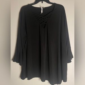 BLACK XXL LONG SLEEVE SHIRT WITH CRISS CROSS DESIGN IN FRONT